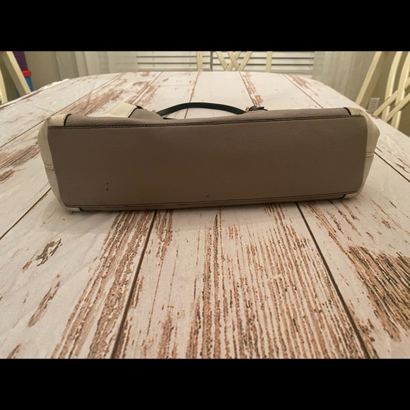 Kate Spade Purse- Gray with white accents and black handles - Picture 10 of 10